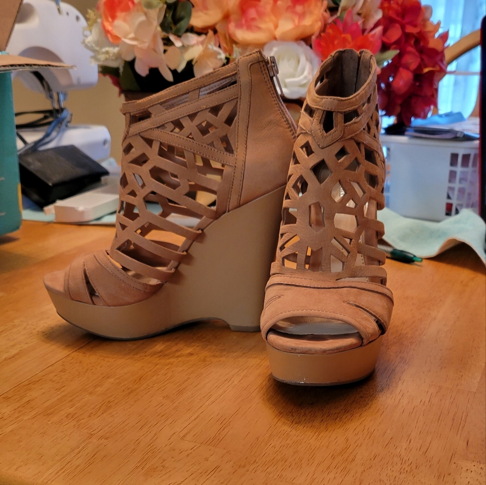 Gianni Bini- 7.5 wedges